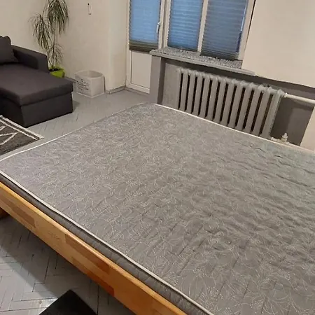דירה Quiet Luxury Near The Metro Lukyanovka. קייב